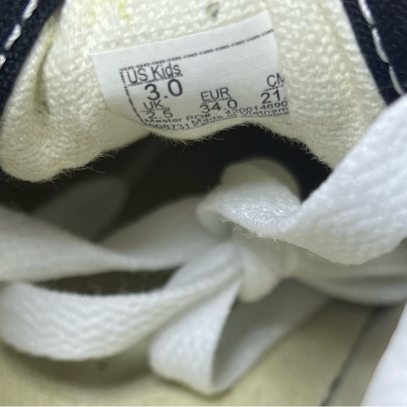 Kids Van's Old Skool Skate Shoe. Black and white size 3 unisex Boy or girl. - Picture 16 of 16